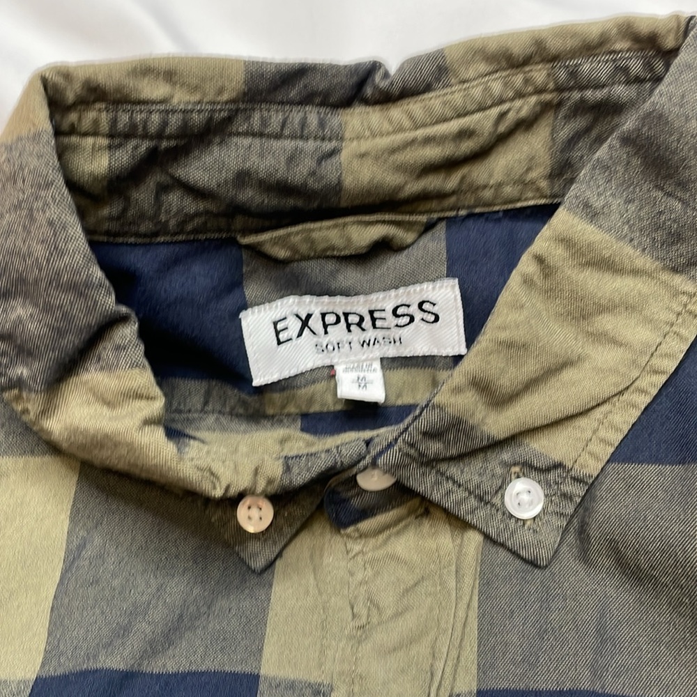 Express Soft Wash Button Down Medium - image 2